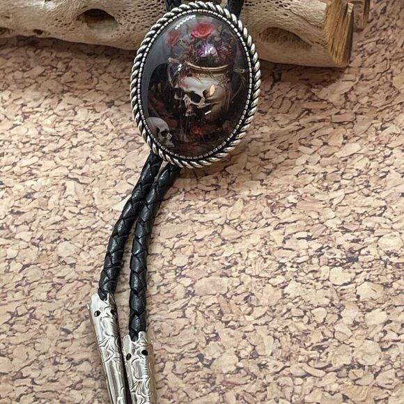 - Gothic Skull Rose Witch Leather Bolo Tie Lariat Necklace Wedding Purple Xmas - Picture 5 of 16
